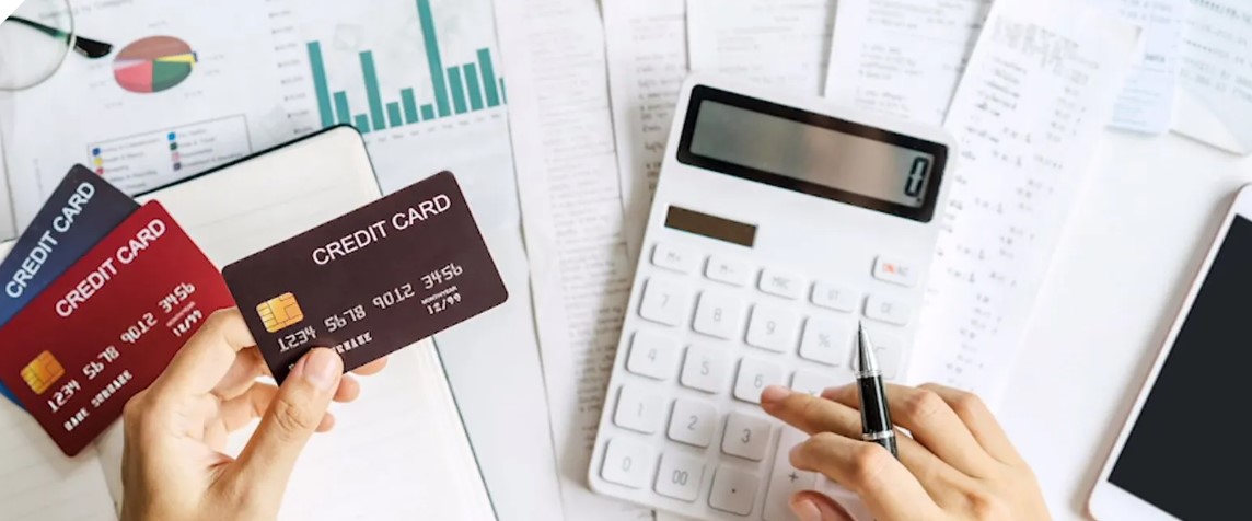 كم بطاقة دفع كافية؟ الخبراء يحددون العدد المثالي للجيب