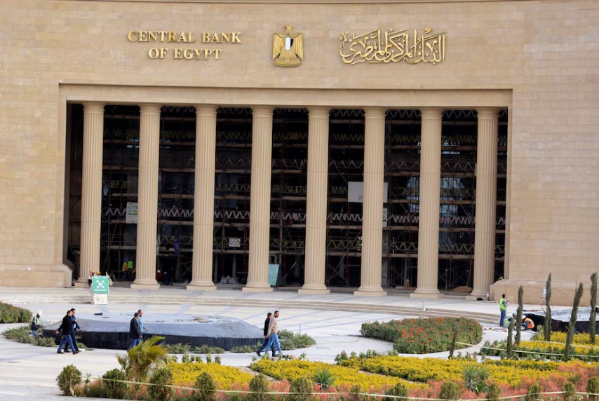 المركزي المصري يثبت أسعار الفائدة دعماً لاستقرار السياسة النقدية amid ارتفاع التضخم