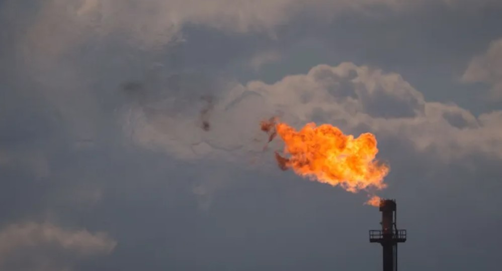 النفط الكندي يهبط لأدنى مستوى منذ مارس مع اتساع الخصم أمام الخام الأميركي