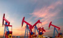 أسعار‭ ‬النفط‭ ‬تستقر‭ ‬مع‭ ‬تقييم‭ ‬أثر‭ ‬زيادة‭ ‬المخزونات‭ ‬الأميركية‭ ‬