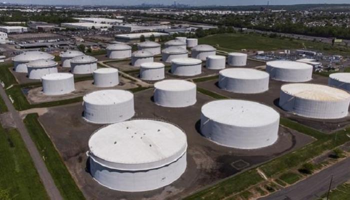 هبوط مفاجئ في مخزونات النفط الأميركية يدفع الأسعار للصعود