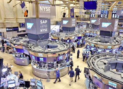 مؤشرات‭ ‬وول‭ ‬ستريت‭ ‬تتراجع‭ ‬بعد‭ ‬صدور‭ ‬تقرير‭ ‬الوظائف‭ ‬الأميركية