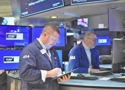 وول‭ ‬ستريت‭ ‬تتماسك‭ ‬قبل‭ ‬تقرير‭ ‬الوظائف‭ ‬وسط‭ ‬ضغوط‭ ‬التكنولوجيا