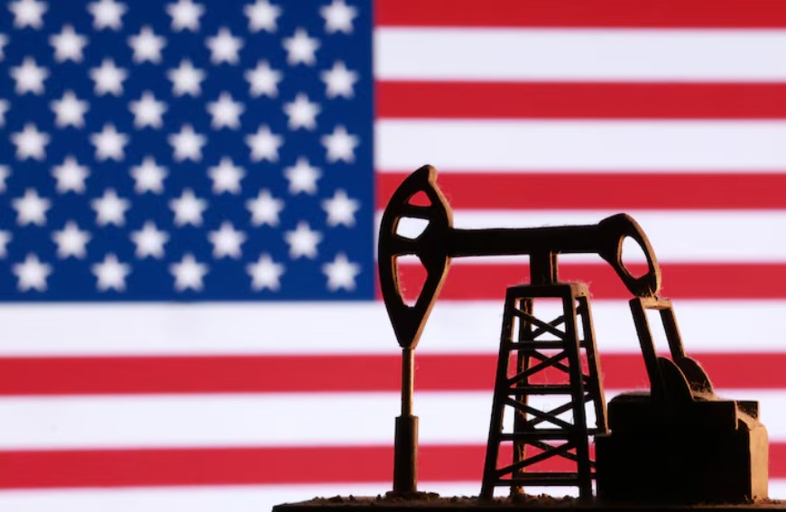 توقعات بارتفاع مخزونات النفط الأميركية وتراجع البنزين والمقطرات