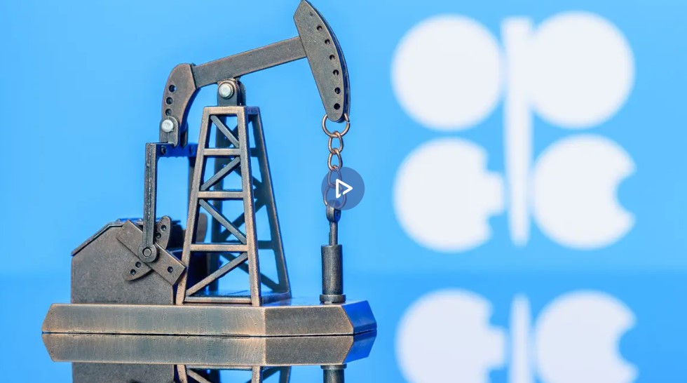 أوبك+ تقترب من استئناف الزيادات التدريجية بإضافة 137 ألف برميل يومياً في أبريل