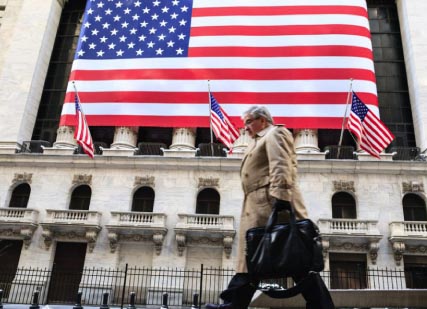 المستثمرون‭ ‬في‭ ‬حالة‭ ‬هروب‭.. ‬والحرب‭ ‬تعيد‭ ‬رسم‭ ‬خريطة‭ ‬المال