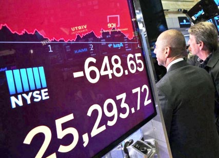 وول‭ ‬ستريت‭ ‬تتراجع‭ ‬تحت‭ ‬ضغط‭ ‬الحرب