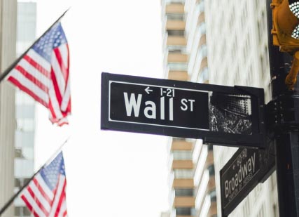 توتر‭ ‬النفط‭.. ‬يربك‭ ‬وول‭ ‬ستريت‭ ‬ويقلص‭ ‬مكاسبها