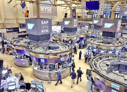 وول‭ ‬ستريت‭ ‬تتماسك‭ ‬رغم‭ ‬عاصفة‭ ‬النفط‭ ‬والتوترات‭ ‬الجيوسياسية