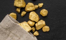 الذهب‭ ‬يكسر‭ ‬حاجز‭ ‬الـ‭ ‬4800‭ ‬دولار