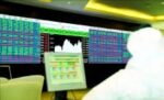 بورصة‭ ‬قطر‭ ‬تتراجع‭ ‬تحت‭ ‬ضغط‭ ‬الفائدة‭ ‬وتباين‭ ‬السيولة