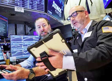 وول‭ ‬ستريت‭ ‬تغزو‭ ‬القمم‭ ‬التاريخية