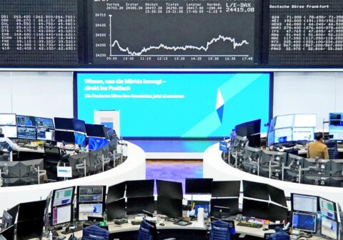 آسيا‭ ‬تحلق‭ ‬بالأرباح‭ ‬القياسية‭... ‬وأوروبا‭ ‬تترقب‭ ‬قرارات‭ ‬الفائدة