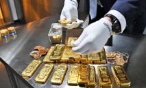 المعدن‭ ‬الأصفر‭ ‬يغلق‭ ‬قرب‭ ‬4600‭ ‬دولار‭ ‬رغم‭ ‬خسارته‭ ‬الشهرية
