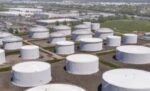 النفط‭ ‬فوق‭ ‬100‭ ‬دولار‭.. ‬هرمز‭ ‬يدخل‭ ‬الاقتصاد‭ ‬العالمي‭ ‬مرحلة‭ ‬الاختناق‭ ‬المكلف