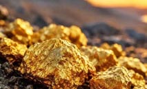 الذهب‭ ‬يتراجع‭ ‬مع‭ ‬صعود‭ ‬الدولار‭ ‬وارتفاع‭ ‬عوائد‭ ‬السندات